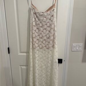 Chic Floral Lace Maxi Dress in Cream